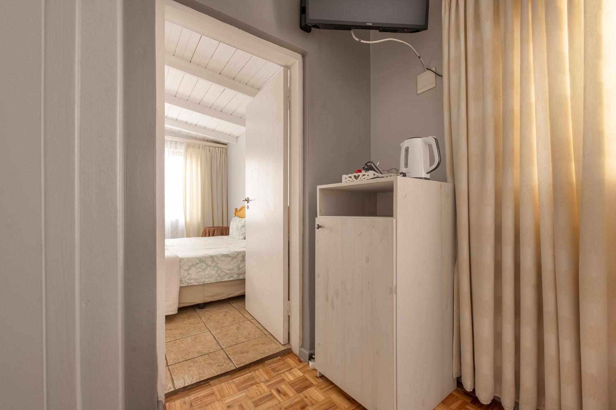 Guesthouse Fischreiher B&B Свакопмунд Экстерьер фото