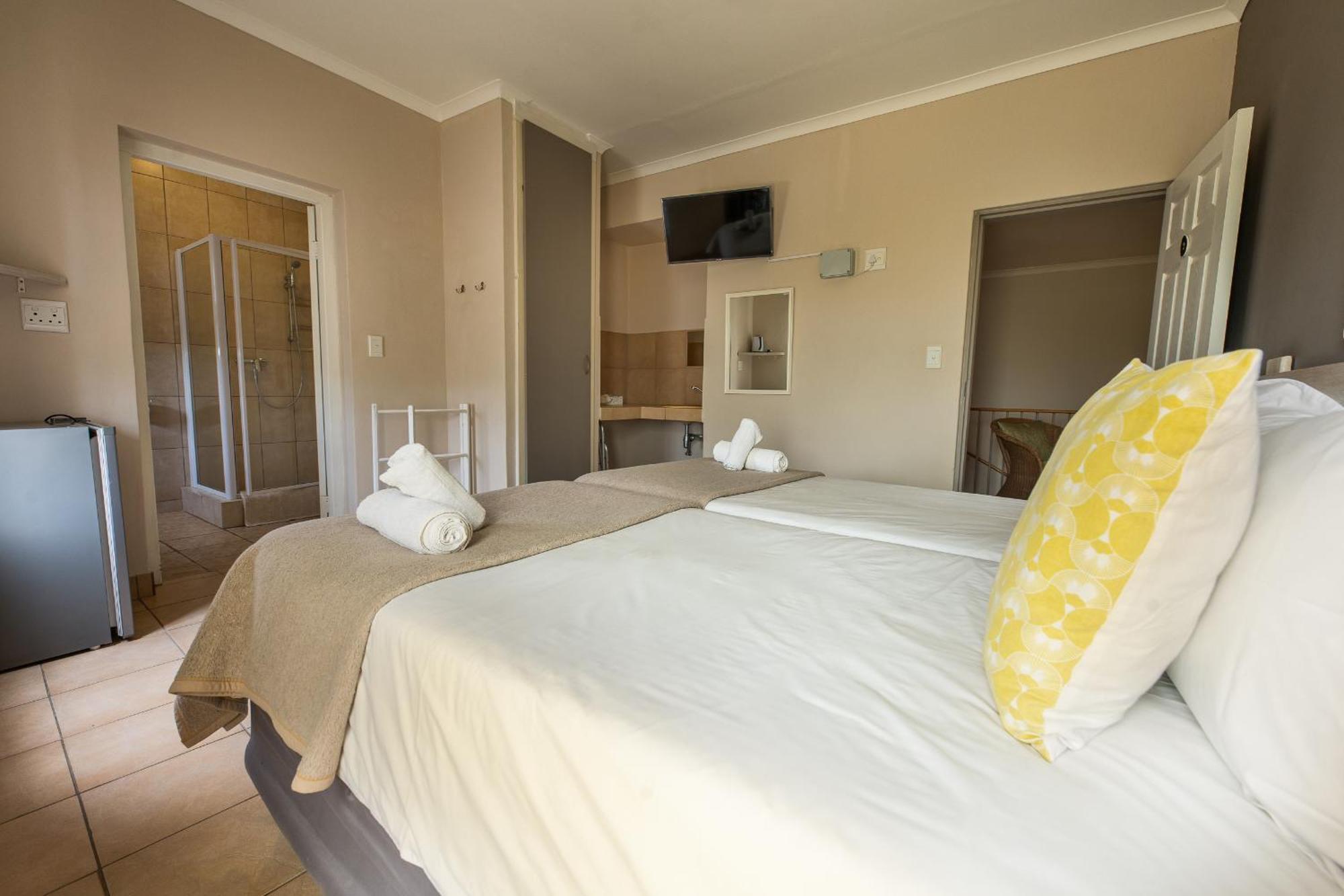 Guesthouse Fischreiher B&B Свакопмунд Экстерьер фото