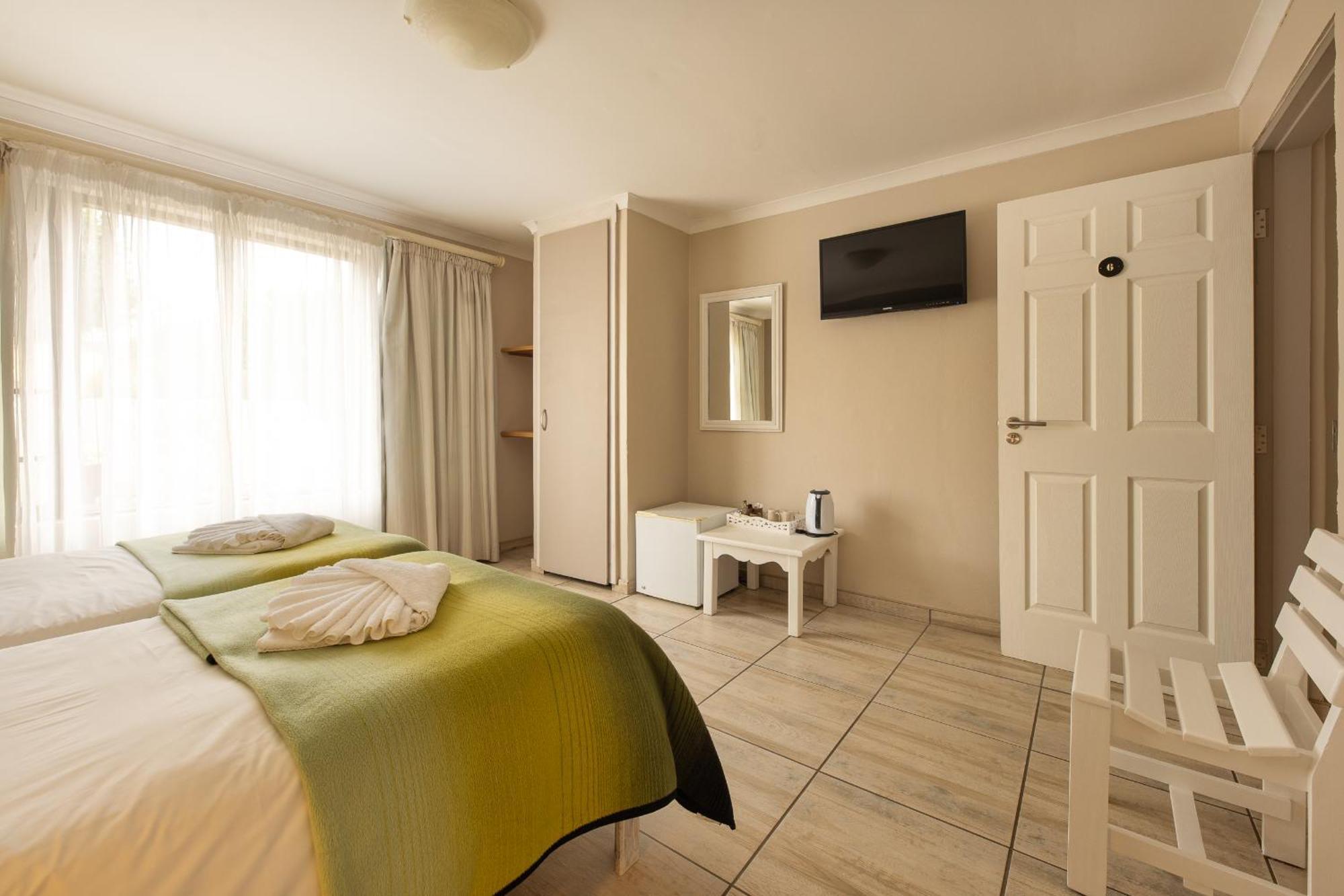 Guesthouse Fischreiher B&B Свакопмунд Экстерьер фото