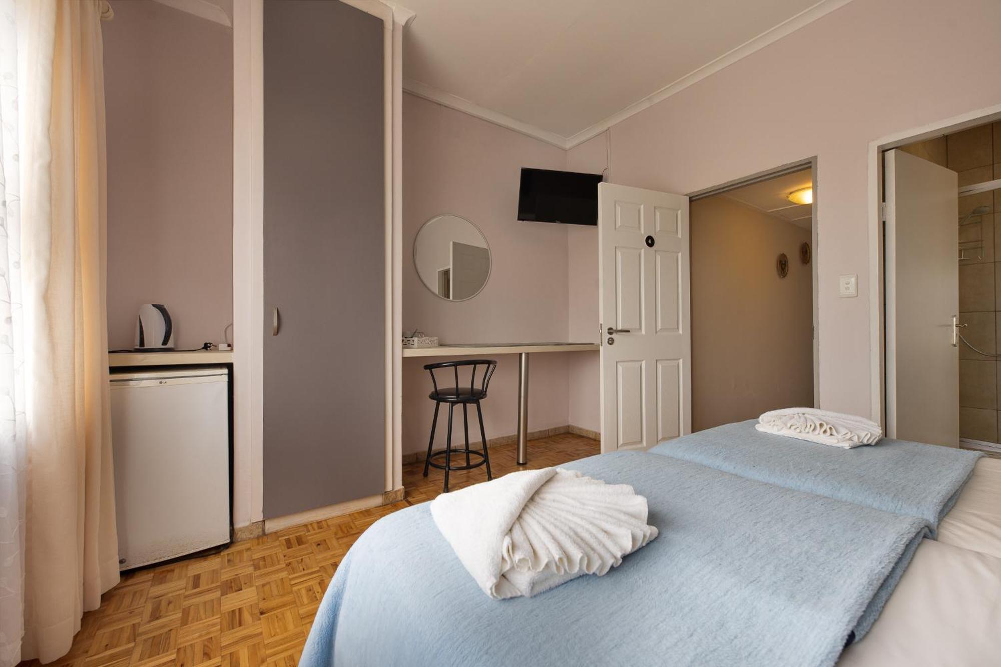 Guesthouse Fischreiher B&B Свакопмунд Экстерьер фото