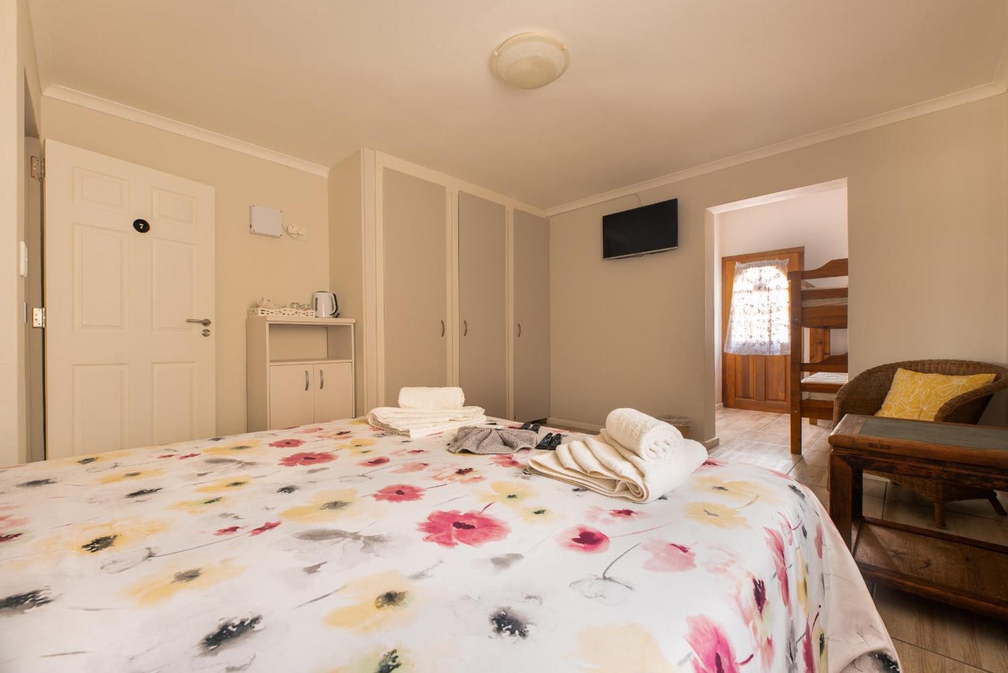 Guesthouse Fischreiher B&B Свакопмунд Экстерьер фото